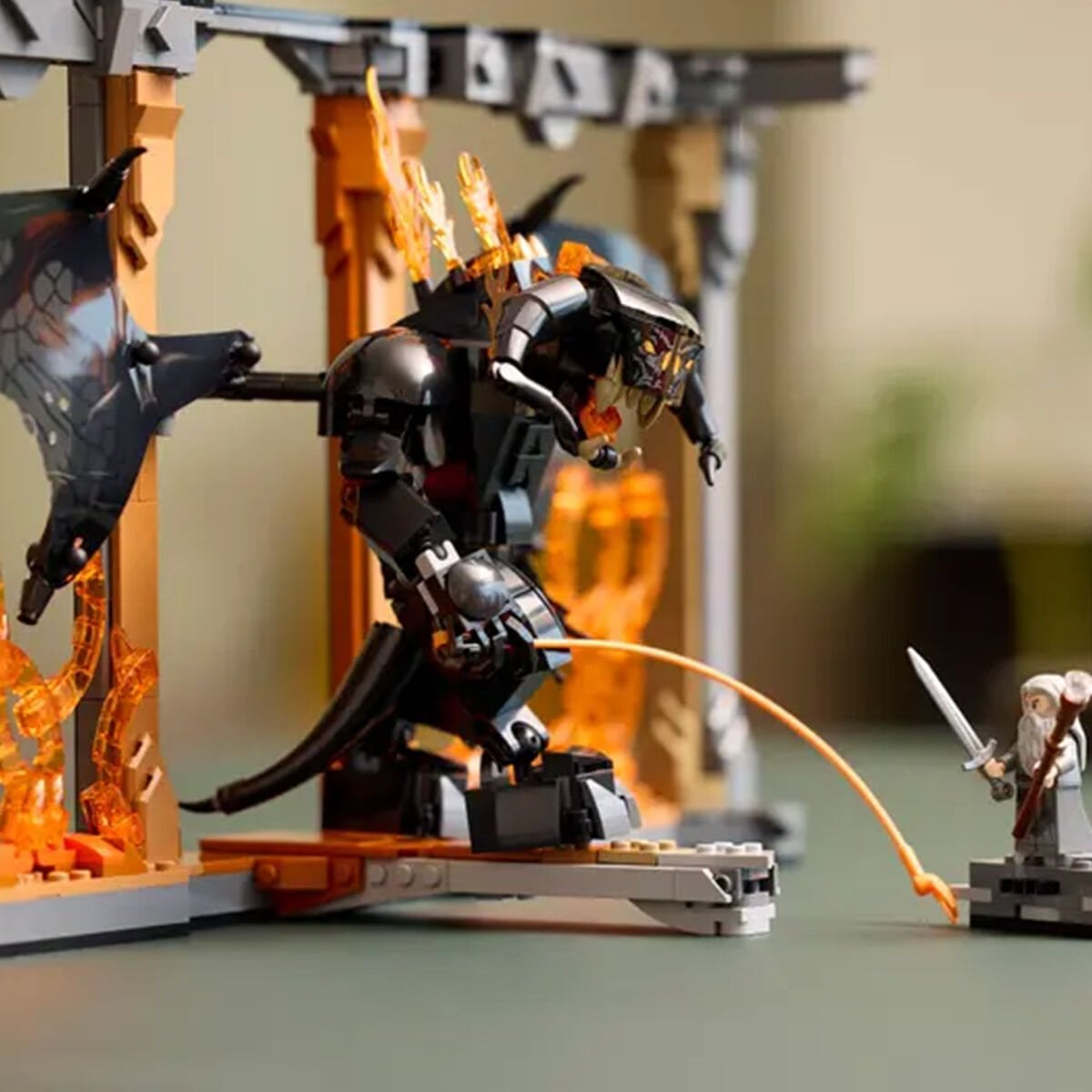 LEGO Icons Yüzüklerin Efendisi: Balrog Kitaplık Dekoru 10367 - 1201 Parça, 18+ Yetişkin Sergilik Yapım Seti