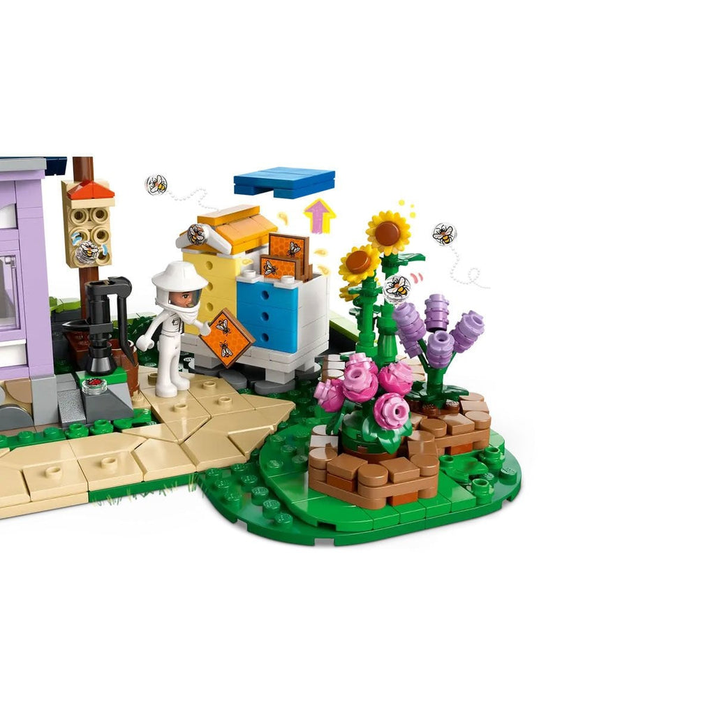 LEGO Friends Arıcıların Evi ve Çiçek Bahçesi 42669 - 1161 Parça Yapım Seti, 12 Yaş ve Üzeri