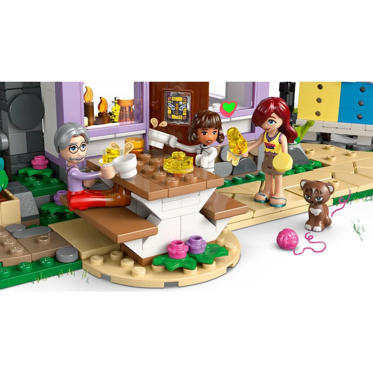LEGO Friends Arıcıların Evi ve Çiçek Bahçesi 42669 - 1161 Parça Yapım Seti, 12 Yaş ve Üzeri