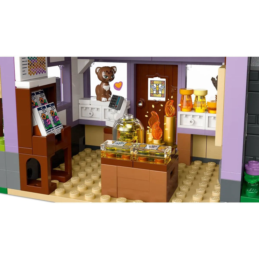 LEGO Friends Arıcıların Evi ve Çiçek Bahçesi 42669 - 1161 Parça Yapım Seti, 12 Yaş ve Üzeri