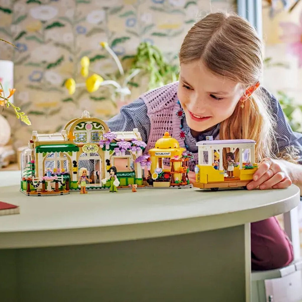 LEGO Friends Bitki Kafe ve Çiçekçi Dükkanı 42671 - 1138 Parça Yapım Seti (9+ Yaş)