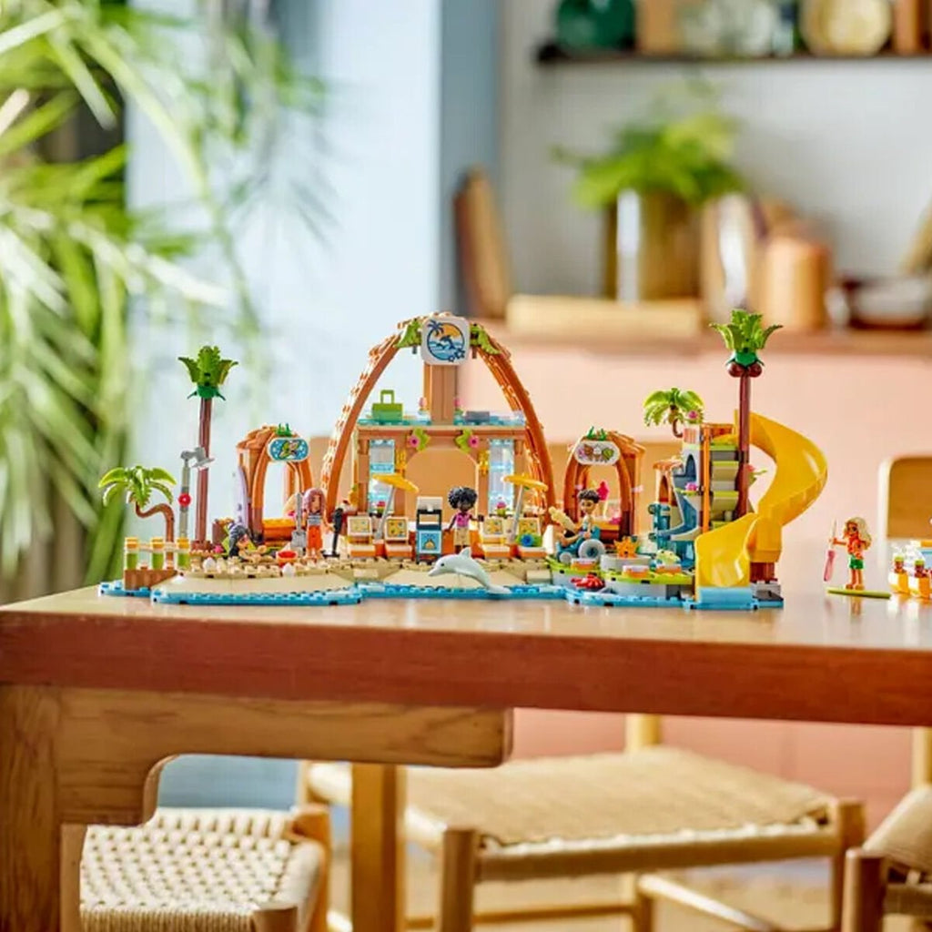 LEGO Friends 42673 Aile Tatil Köyü Plaj Seti - 1140 Parça Yapım Seti, 8+ Yaş