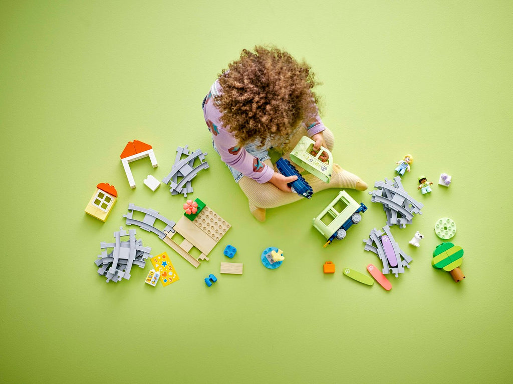 LEGO® DUPLO® Kasabası İnteraktif Macera Treni 10427 - Işıklı Sesli Yapım Seti (57 Parça, 2 Yaş+)