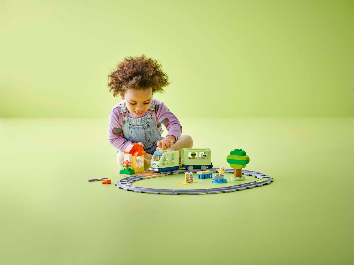LEGO® DUPLO® Kasabası İnteraktif Macera Treni 10427 - Işıklı Sesli Yapım Seti (57 Parça, 2 Yaş+)