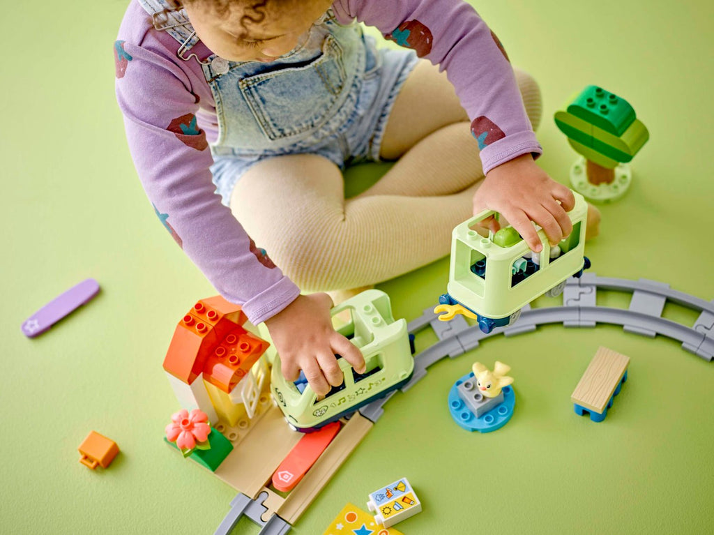 LEGO® DUPLO® Kasabası İnteraktif Macera Treni 10427 - Işıklı Sesli Yapım Seti (57 Parça, 2 Yaş+)