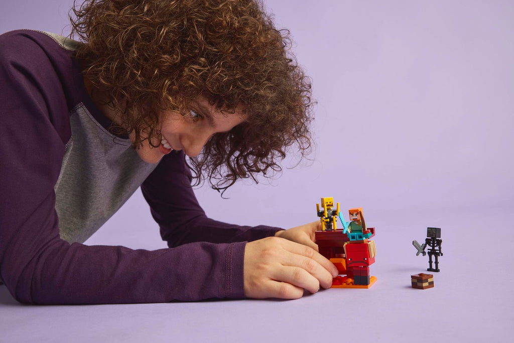 LEGO Minecraft Nether Lav Savaşı 21266 - 99 Parça Yapım Seti (6+ Yaş)