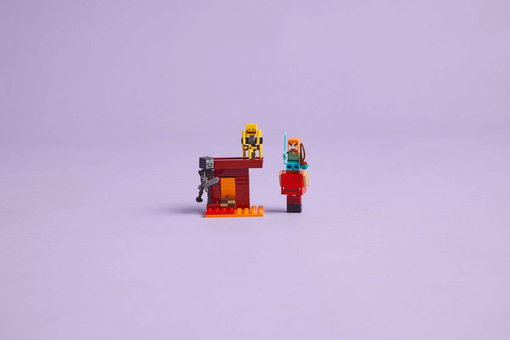LEGO Minecraft Nether Lav Savaşı 21266 - 99 Parça Yapım Seti (6+ Yaş)