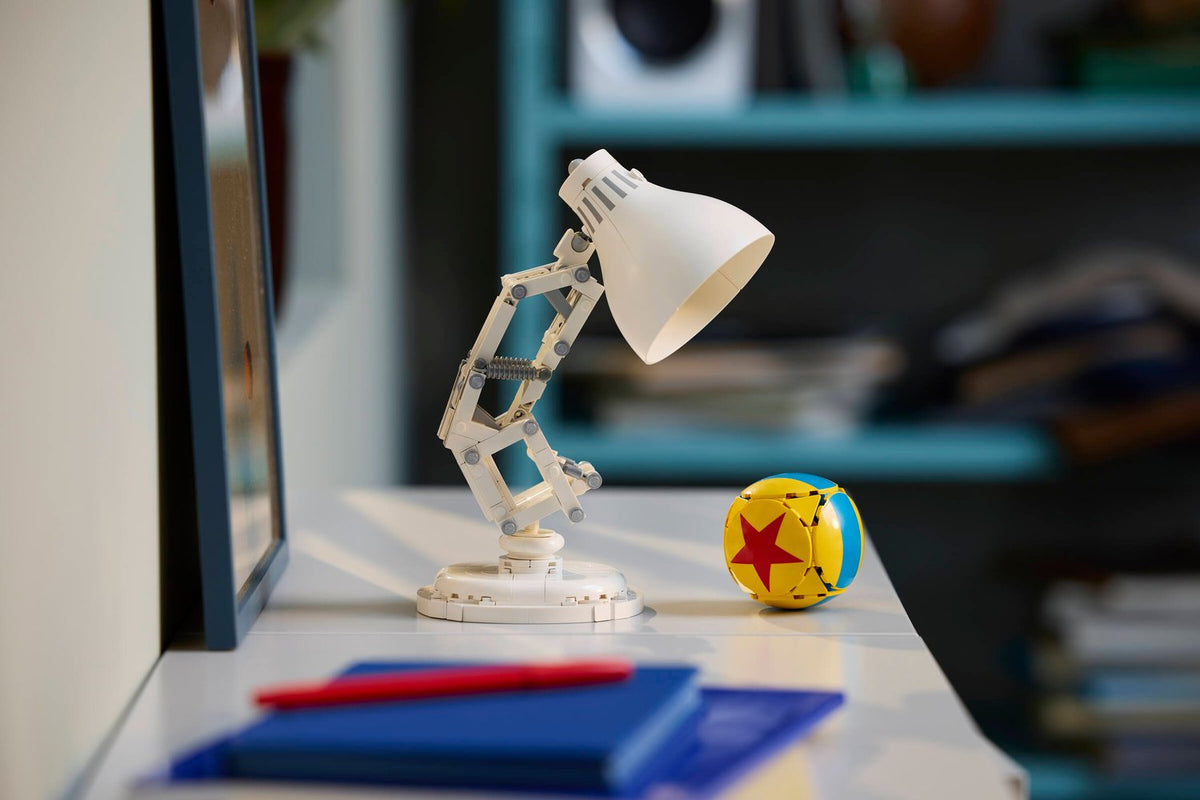 LEGO Ideas Disney Pixar Luxo Jr. Yapım Seti (21357) - 613 Parça, Yetişkinler İçin Sergilik Model