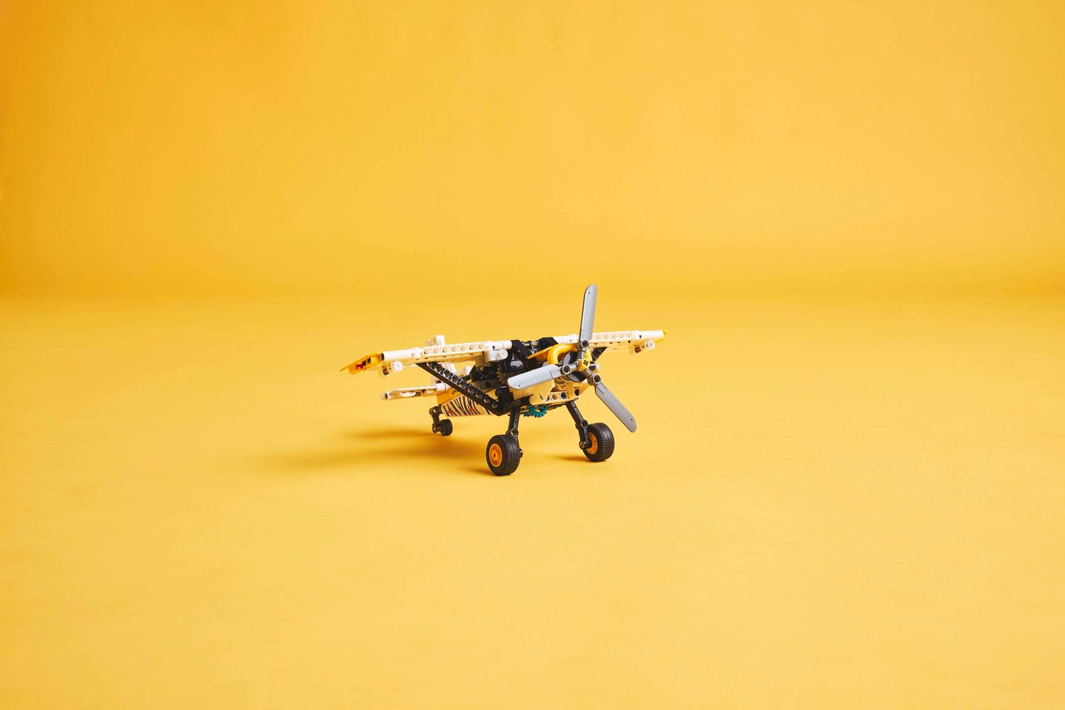 LEGO Technic Arazi Uçağı 42198 - 333 Parça Yapım Seti (8+ Yaş)