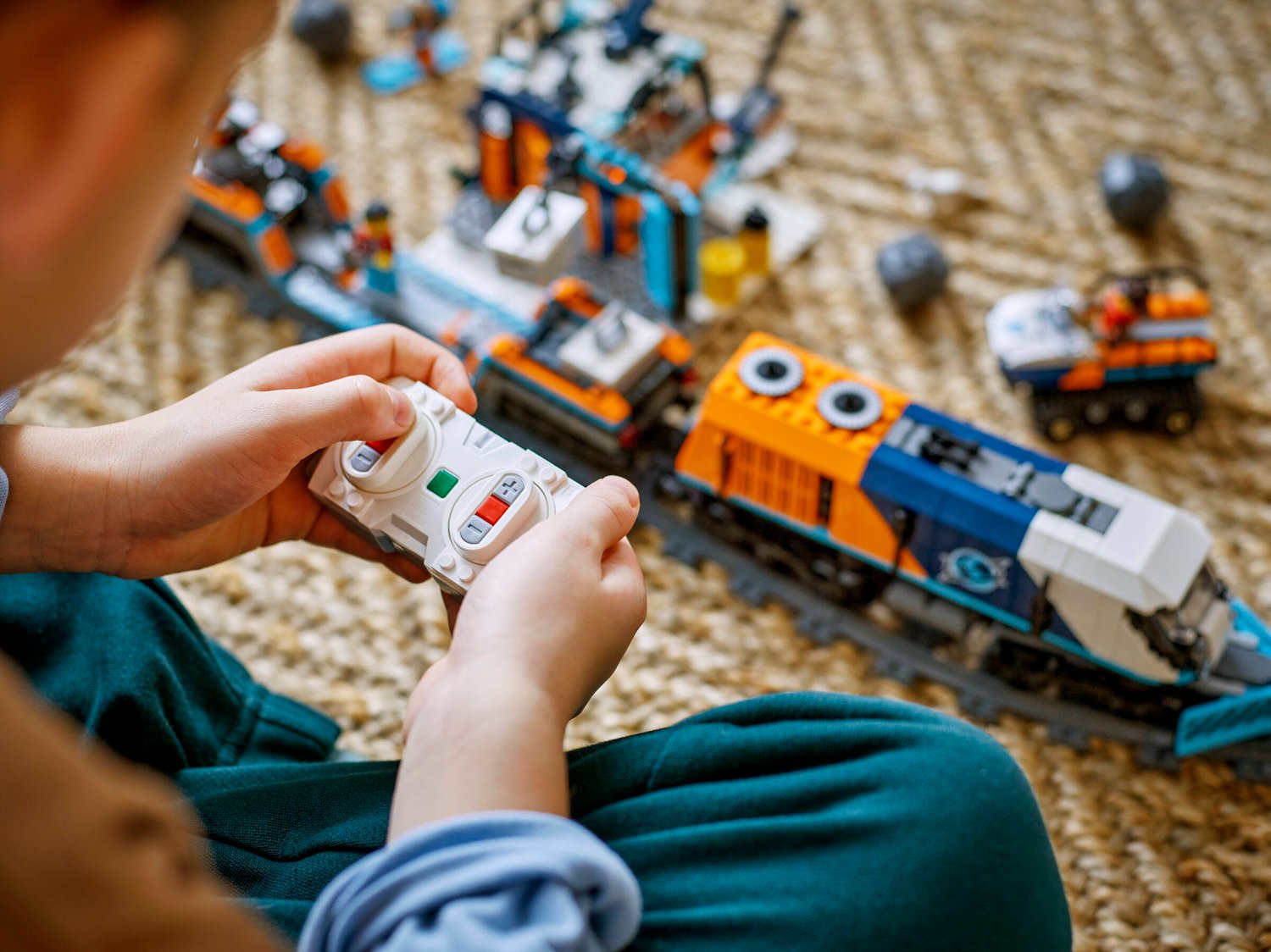 LEGO City Kaşif Treni 60470 - Uzaktan Kumandalı Kutup Ekspresi Yapım Seti, 1517 Parça, +7 Yaş