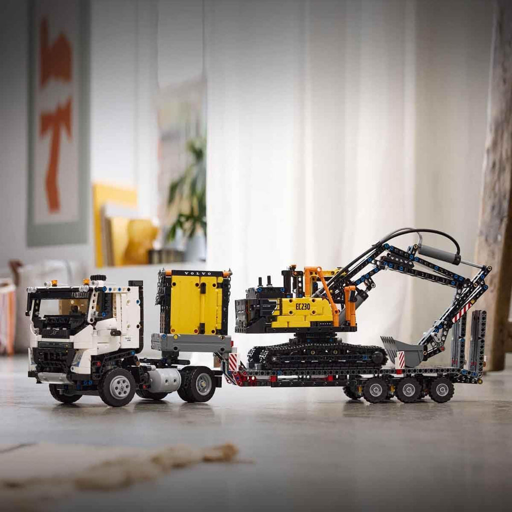 LEGO Technic Volvo FMX Kamyon ve EC230 Elektrikli Ekskavatör 42175 - 2274 Parça Yapım Seti (10+ Yaş)