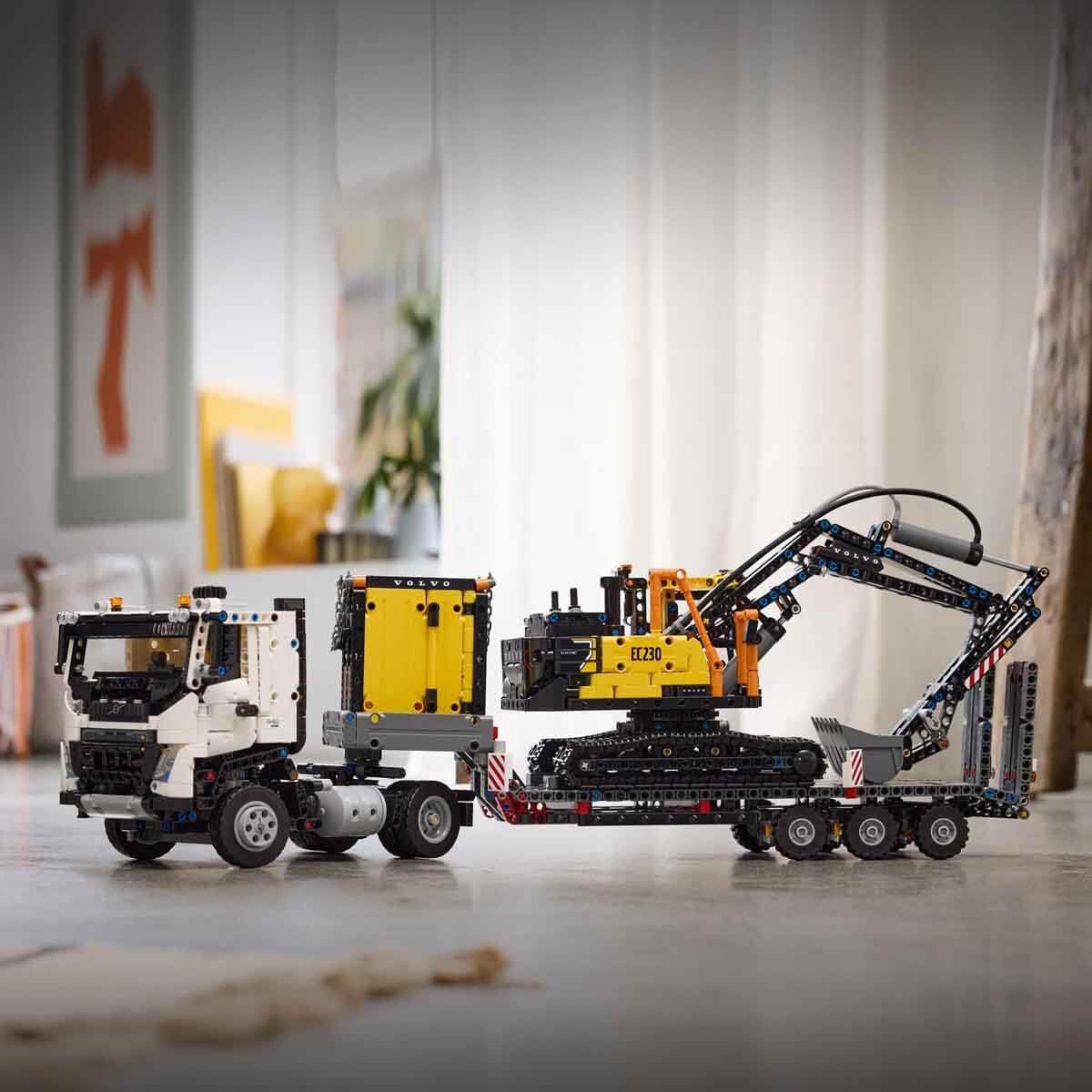 LEGO Technic Volvo FMX Kamyon ve EC230 Elektrikli Ekskavatör 42175 - 2274 Parça Yapım Seti (10+ Yaş)