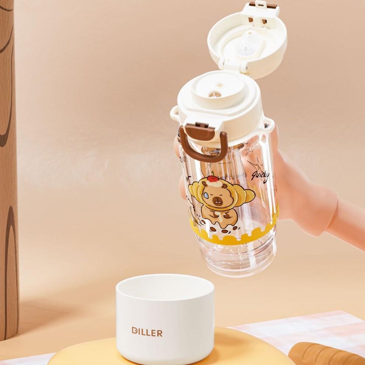 Diller Capybara Desenli 700 ml Boyun Askılı Tritan Su Matarası