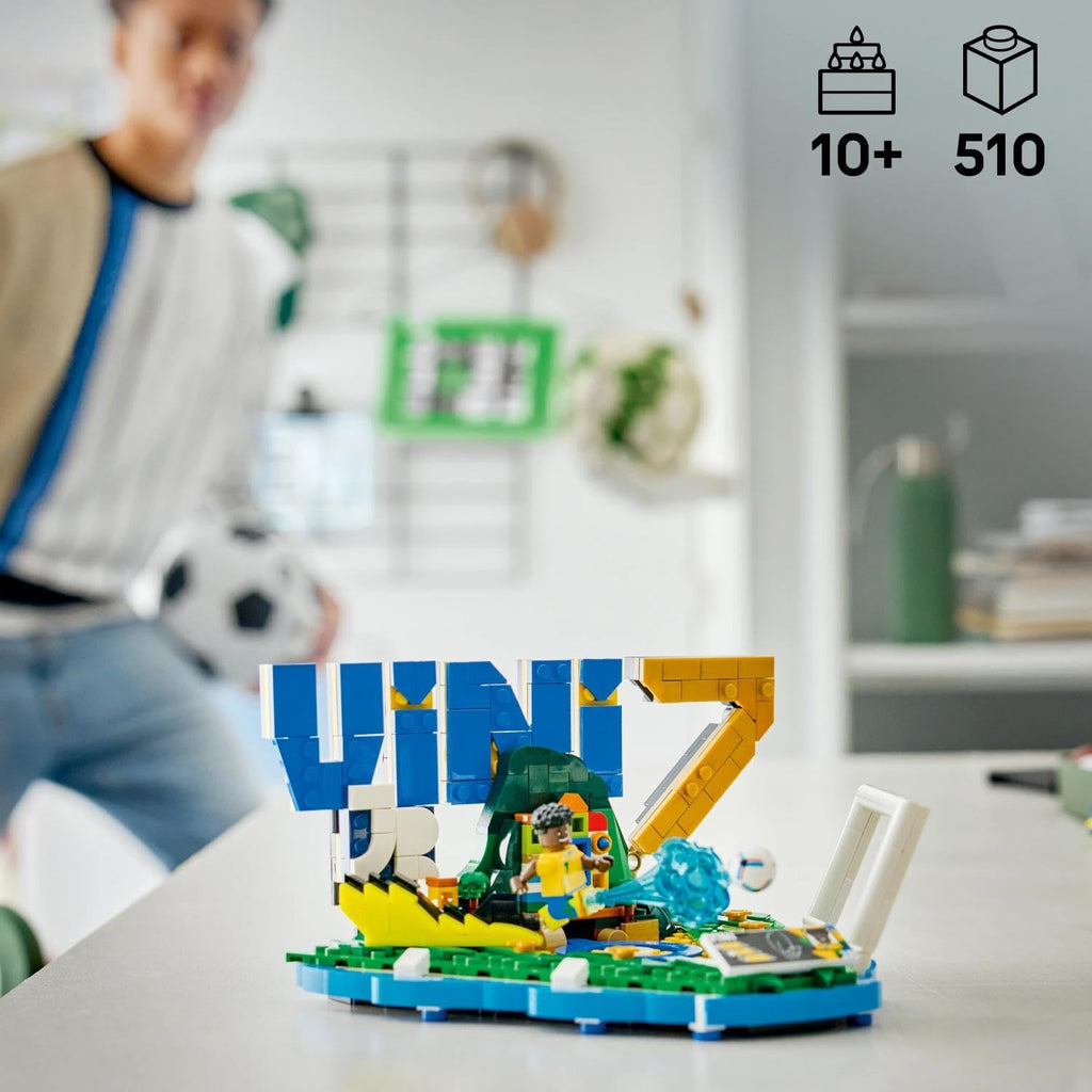 LEGO Editions Vini Jr. – Football Highlights 43027 | Vinicius Junior Futbol Sergilik Yapım Seti (510 Parça)