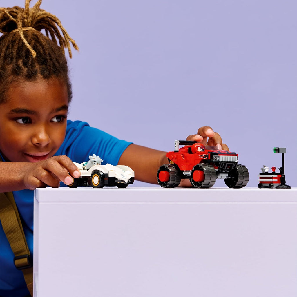 LEGO Sonic the Hedgehog Silver'ın Arabası Knuckles'ın Canavar Kamyonuna Karşı 77118 - 378 Parça Yapım Seti (8+ Yaş)