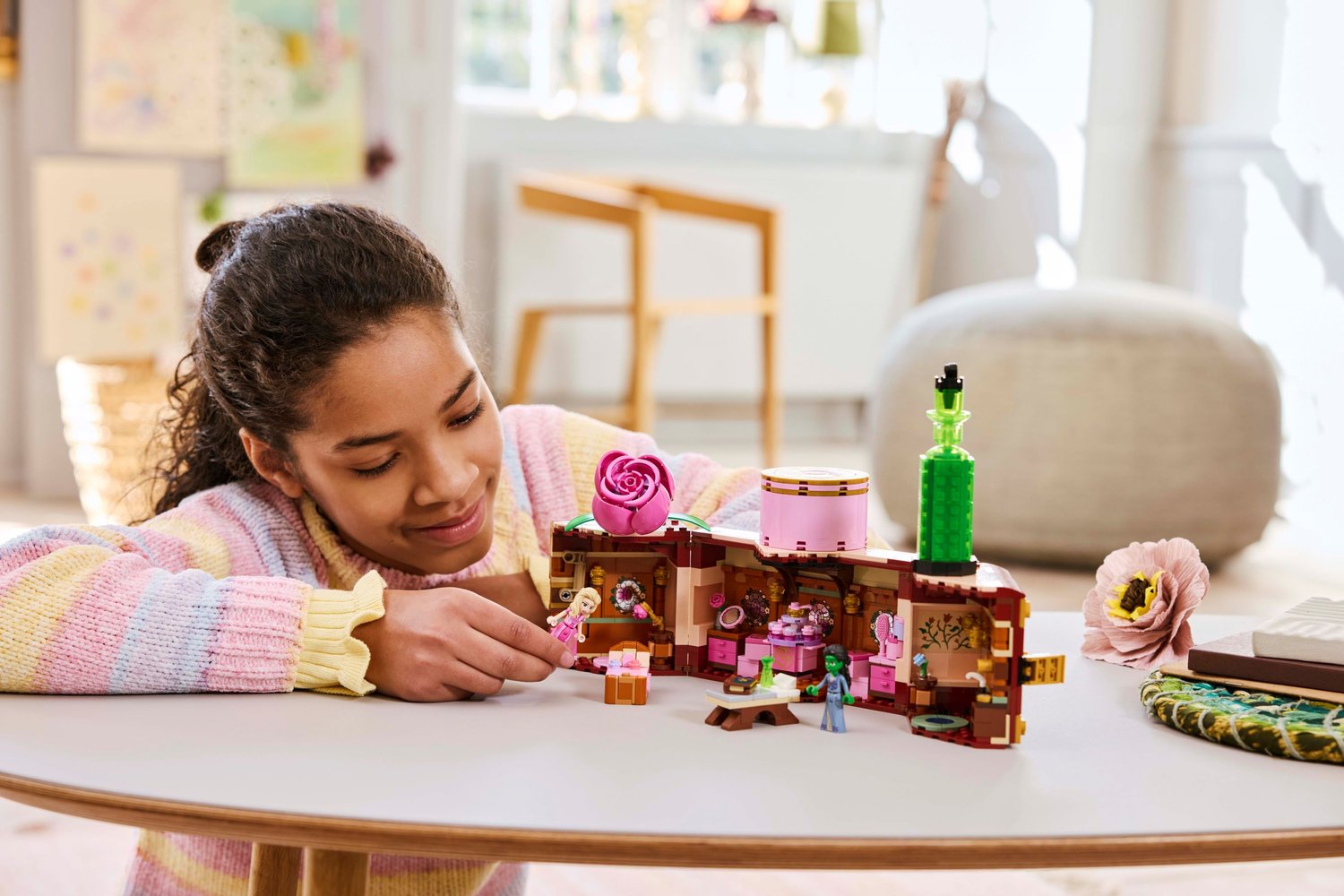 LEGO Wicked Elphaba ve Glinda'nın Yurdu 75683 - 740 Parça Bebek Evi Yapım Seti