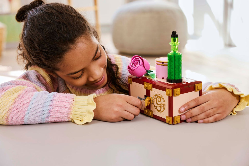 LEGO Wicked Elphaba ve Glinda'nın Yurdu 75683 - 740 Parça Bebek Evi Yapım Seti