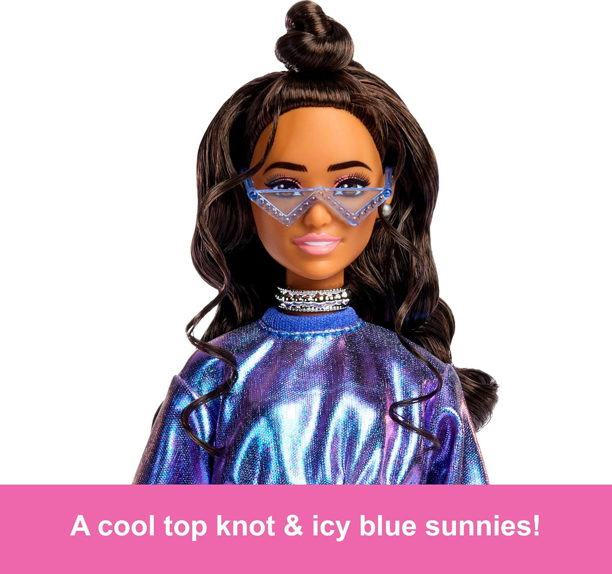 Barbie Stil İkonu Bebek – Metalik Mavi Bluz ve Etek Kombinli, Dalgalı Kahverengi Saçlı (7)