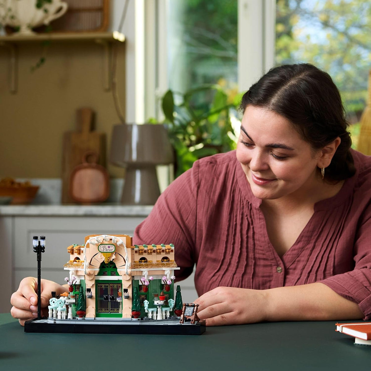 LEGO Icons Fransız Kafe 10362 - 1101 Parça Yetişkinler İçin Sergilik Yapım Seti