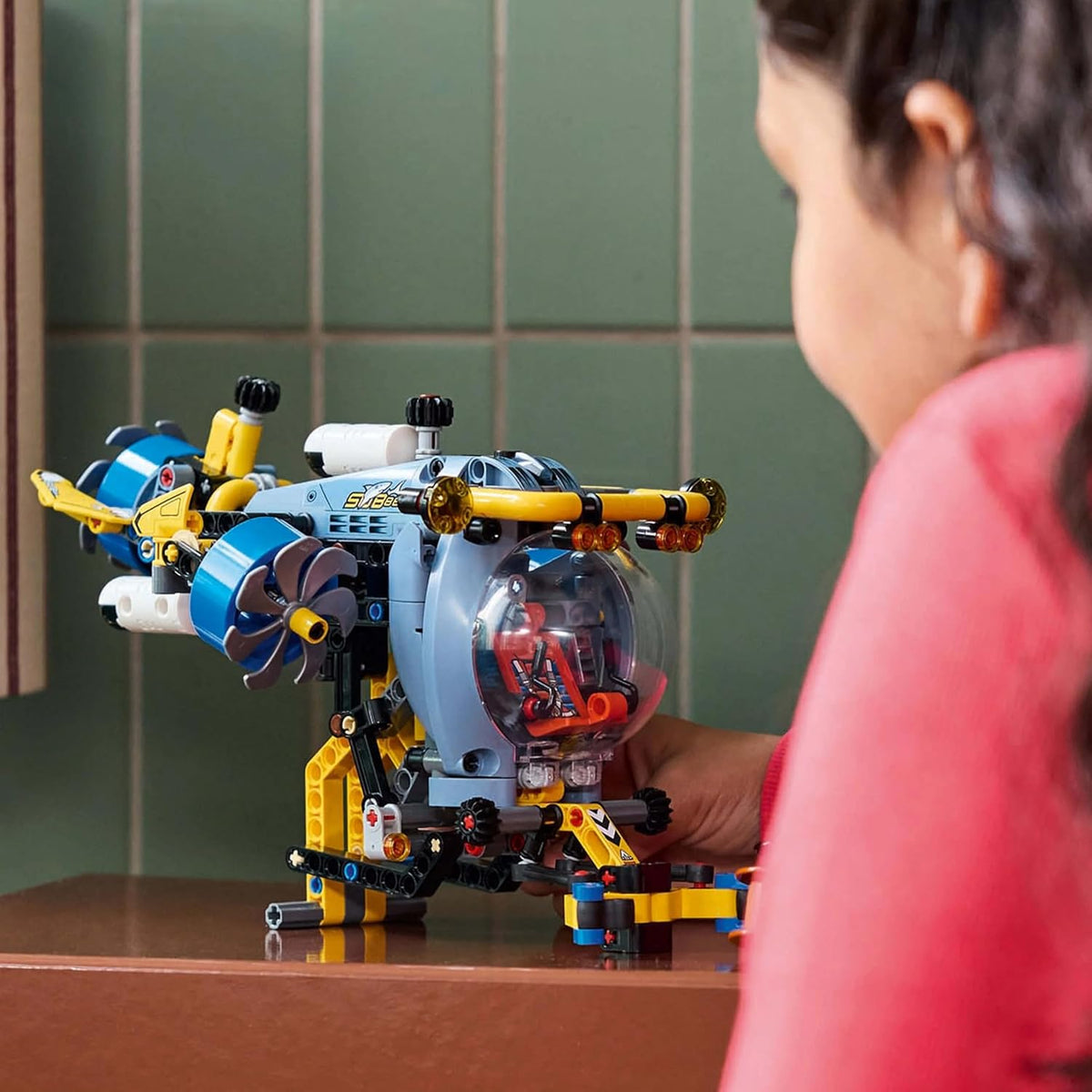 LEGO Technic Derin Deniz Araştırma Denizaltısı 42201 - 413 Parça +9 Yaş Yapım Seti
