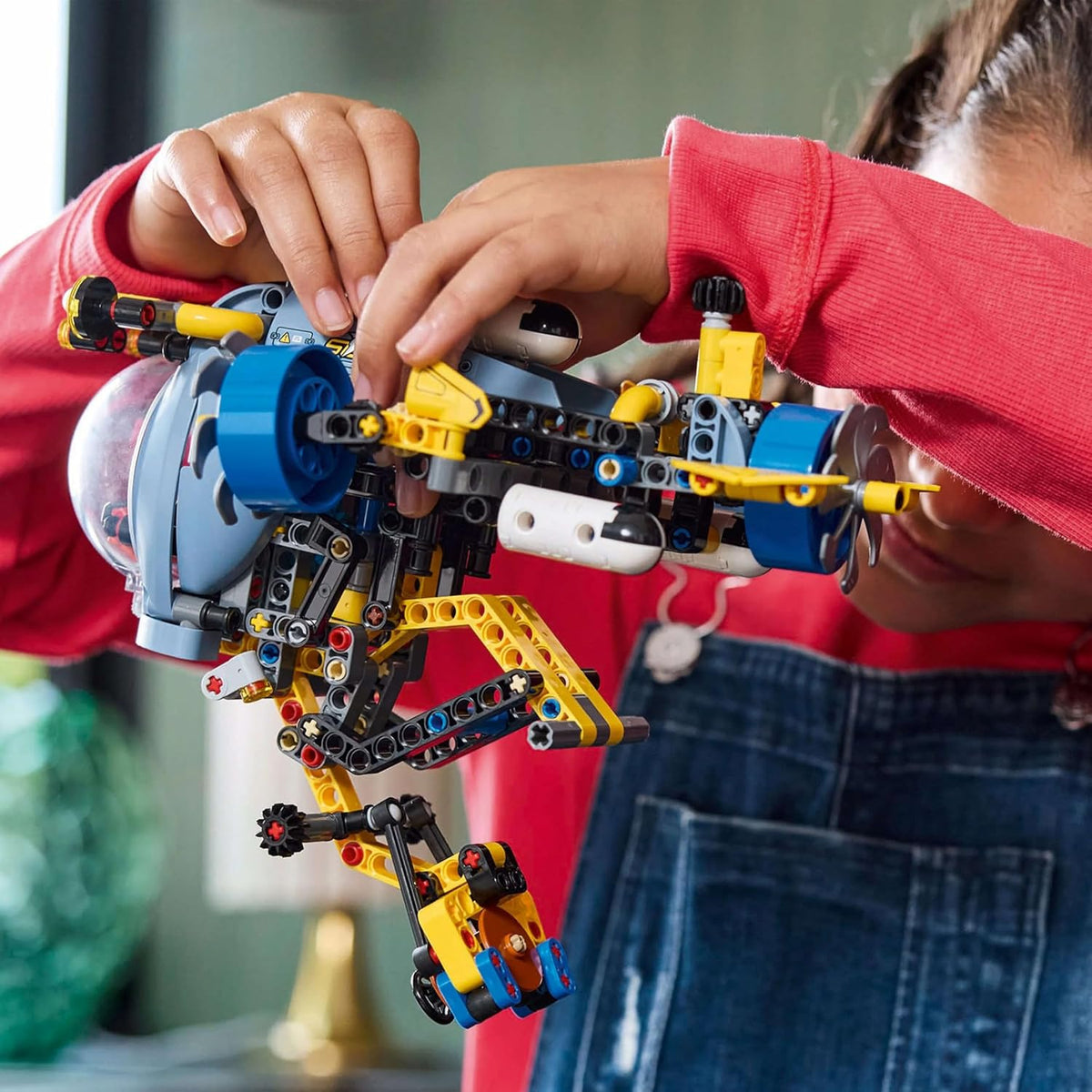 LEGO Technic Derin Deniz Araştırma Denizaltısı 42201 - 413 Parça +9 Yaş Yapım Seti