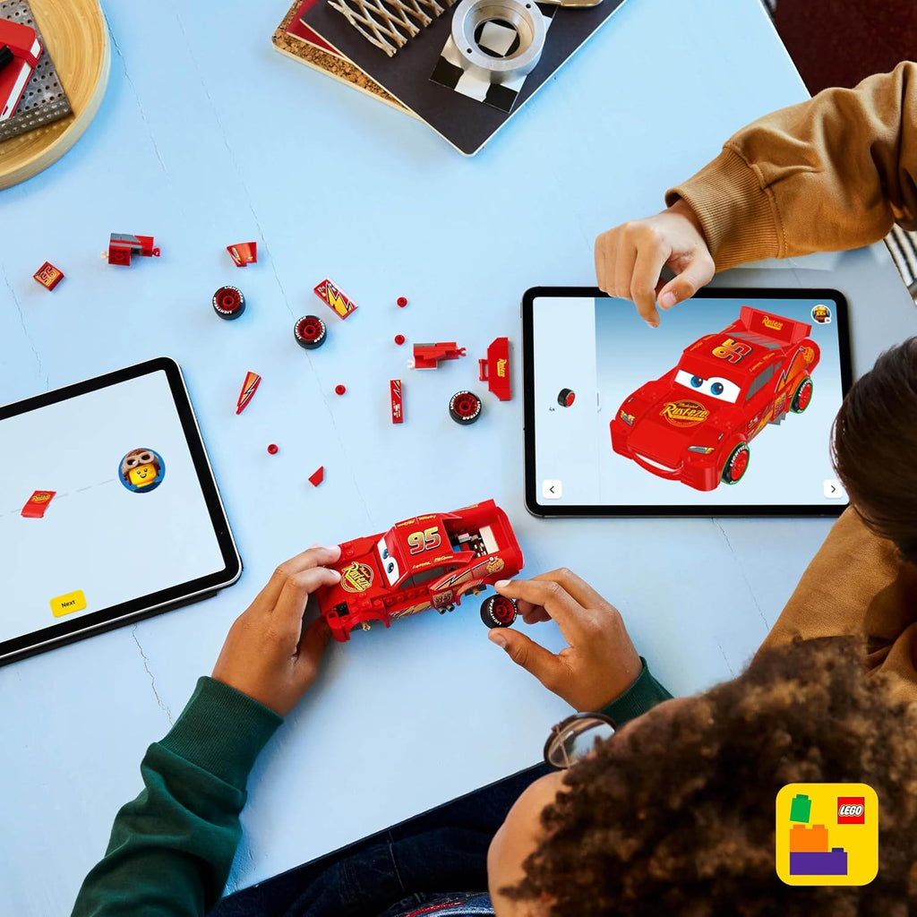 LEGO Speed Champions Şimşek McQueen 77255 - Disney Pixar Arabalar Yapım Seti (270 Parça, 9+ Yaş)