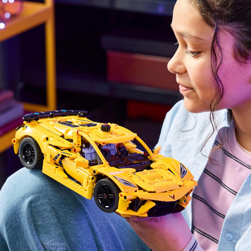 LEGO Technic Chevrolet Corvette Stingray 42205 - 732 Parça Model Araba Yapım Seti (9+ Yaş)