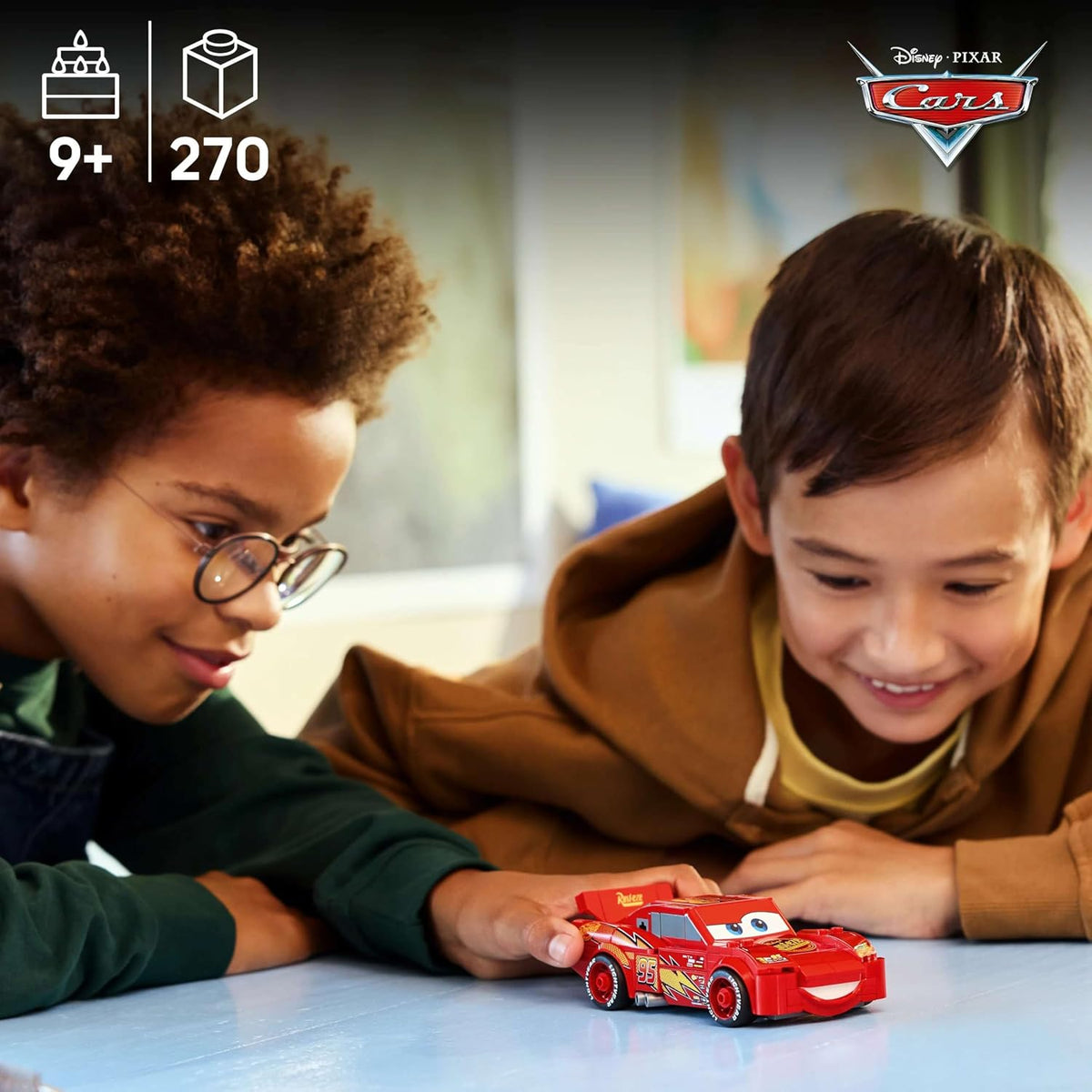 LEGO Speed Champions Şimşek McQueen 77255 - Disney Pixar Arabalar Yapım Seti (270 Parça, 9+ Yaş)