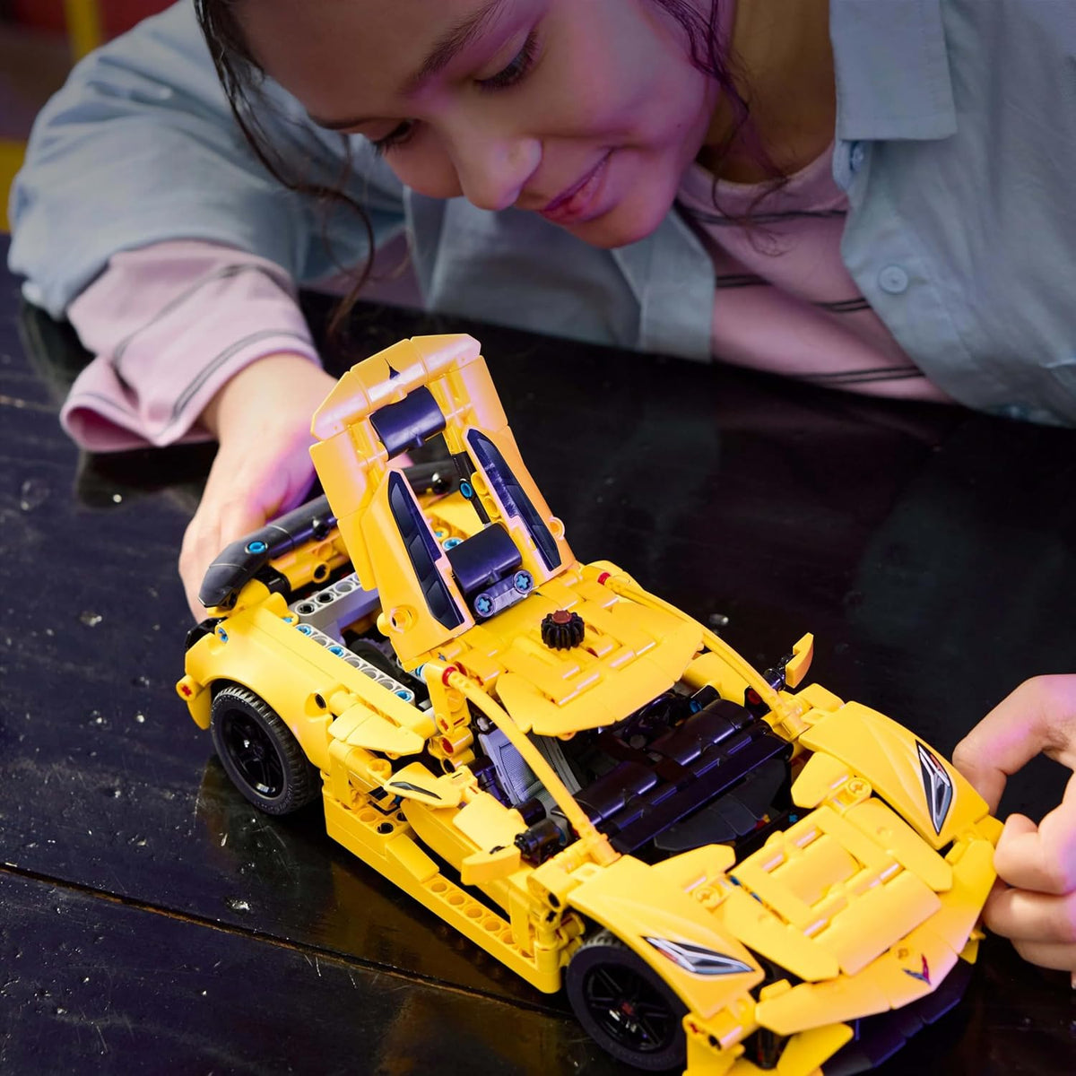 LEGO Technic Chevrolet Corvette Stingray 42205 - 732 Parça Model Araba Yapım Seti (9+ Yaş)