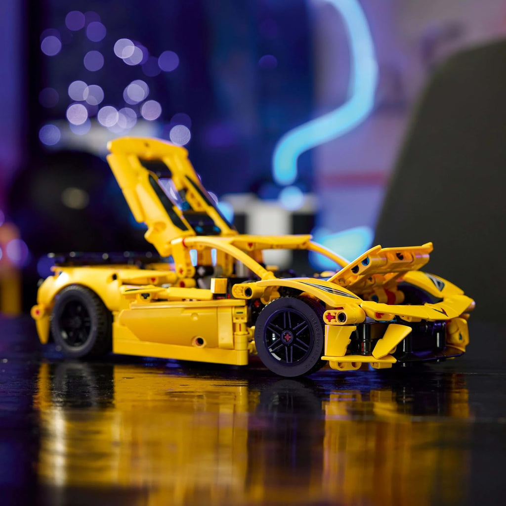 LEGO Technic Chevrolet Corvette Stingray 42205 - 732 Parça Model Araba Yapım Seti (9+ Yaş)