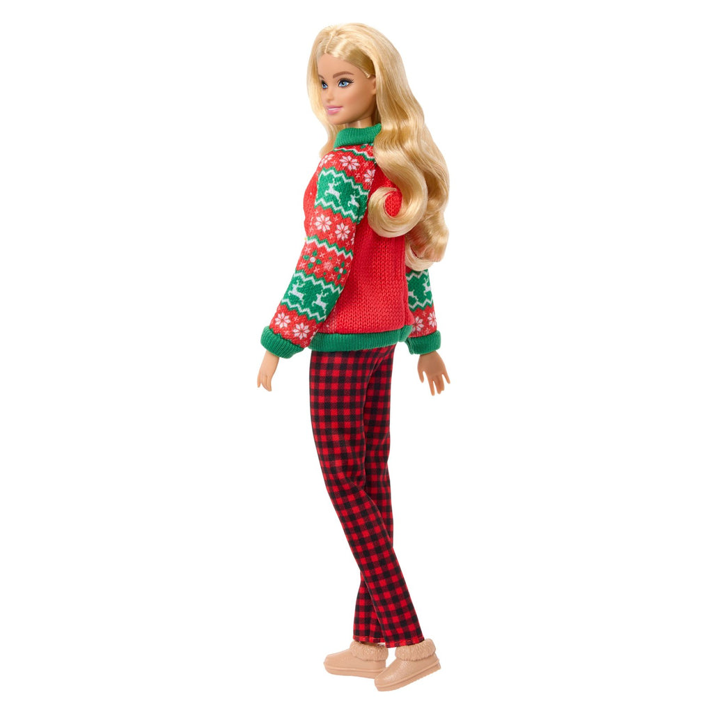 Barbie Holiday Sweater bebeği, yılbaşı kazağı giyen koleksiyona uygun bebek