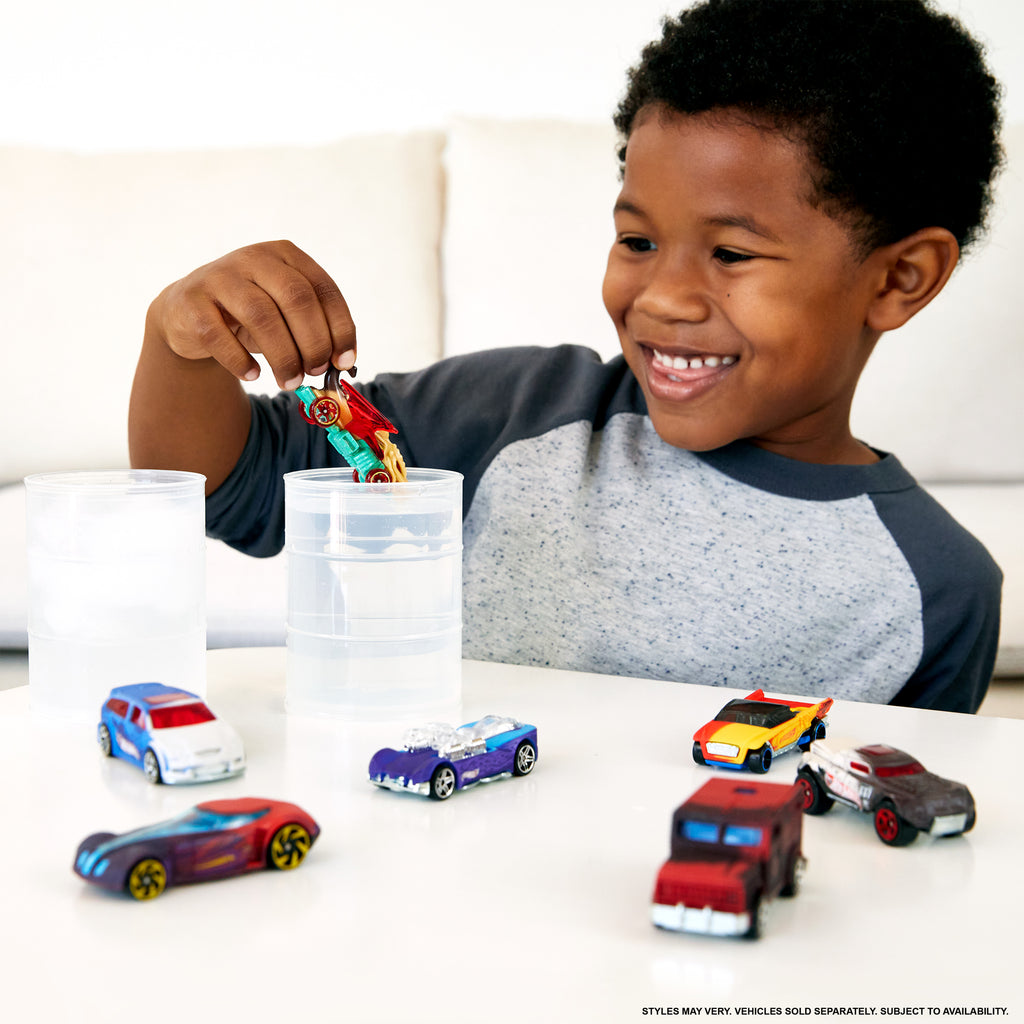 Hot Wheels Renk Değiştiren Arabalar - 1:64 Ölçekli, Suda Renk Değiştiren Oyuncak Arabalar - BHR15