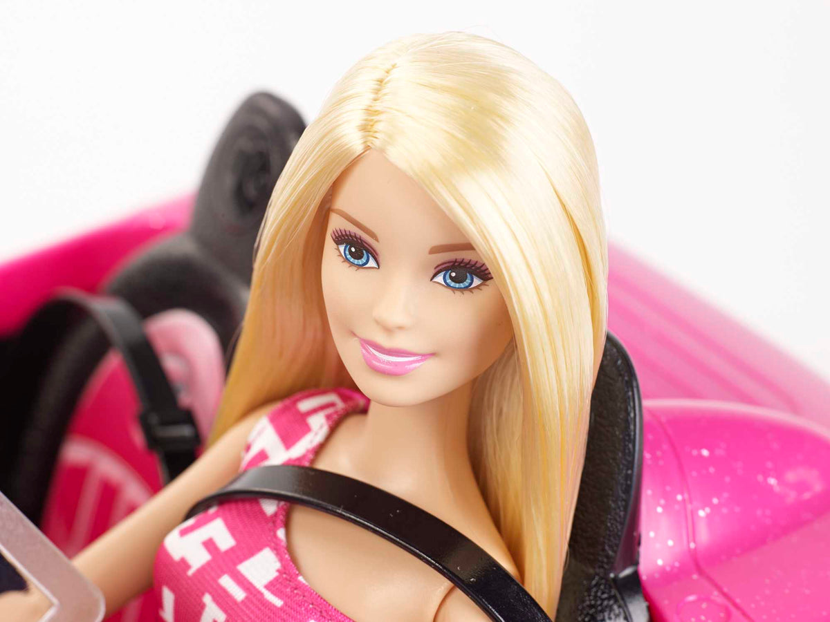 Barbie ve Havalı Arabası Oyun Seti