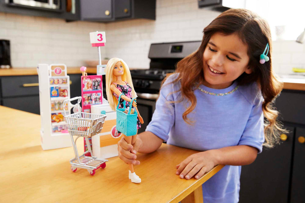 Barbie Süpermarkette Oyun Seti, Alışveriş Sepeti ve 25'ten Fazla Aksesuar Dahil FRP01