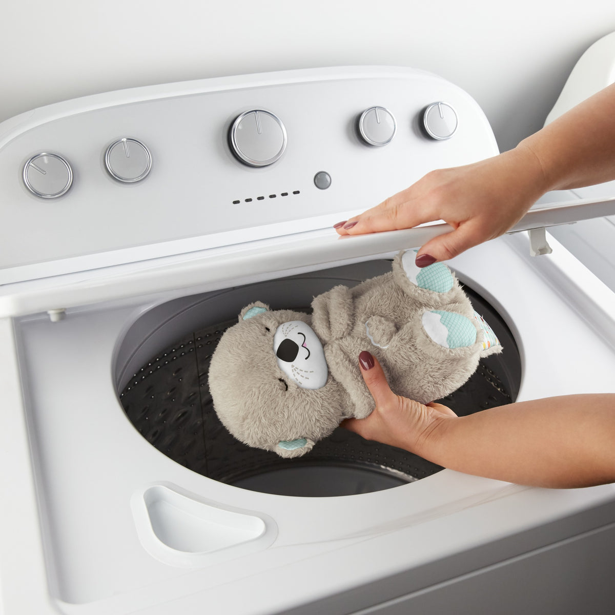 Fisher-Price Uyku ve Oyun Arkadaşı Su Samuru, Müzikli Pelüş Bebek Oyuncağı FXC66