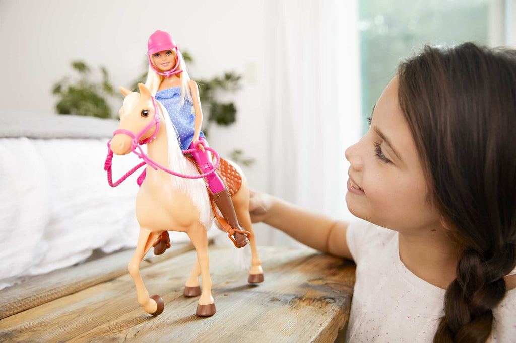 Barbie ve Güzel Atı Oyun Seti, Sarışın Bebekli FXH13