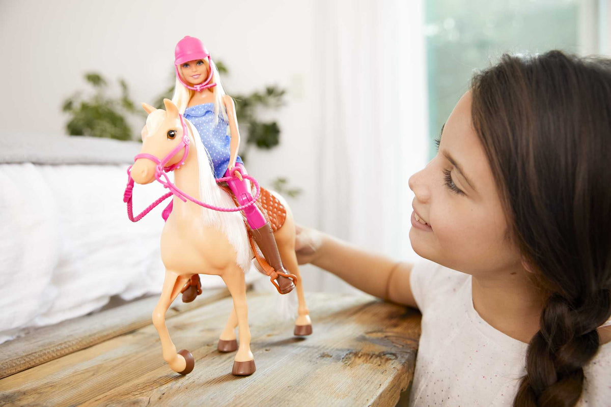 Barbie ve Güzel Atı Oyun Seti, Sarışın Bebekli FXH13
