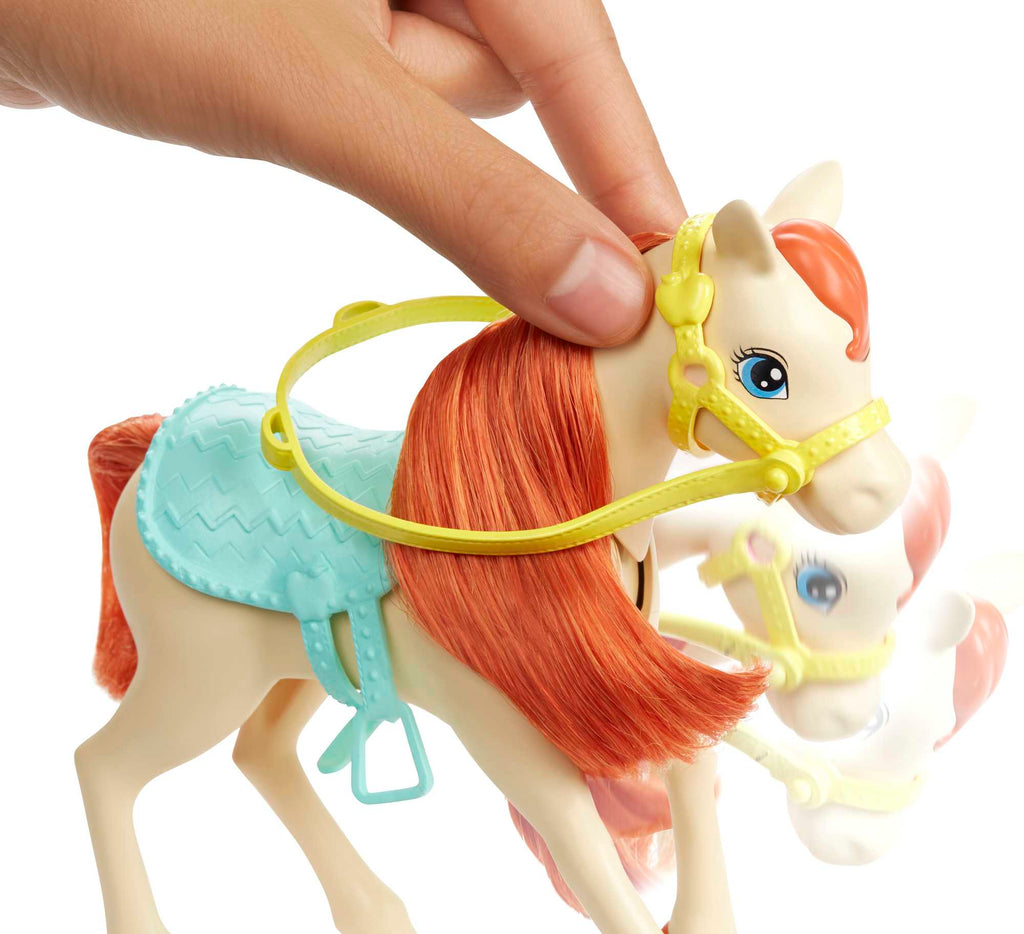 Barbie ve Chelsea Oyun Seti, Barbie Bebekler, 2 At ve 15'ten Fazla Aksesuar Dahil FXH15