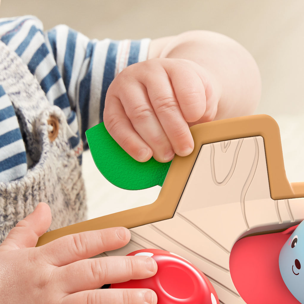 Fisher-Price Sürprizli Arkadaşlar, Kumaş Ayrıntılı, Ağaç Temalı Aktivite Oyuncağı, 9 Ay ve Üzeri Bebekler İçin GJW24