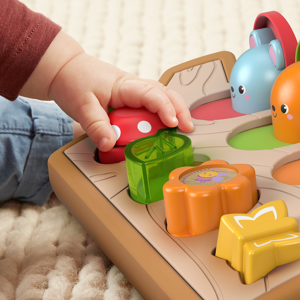 Fisher-Price Sürprizli Arkadaşlar, Kumaş Ayrıntılı, Ağaç Temalı Aktivite Oyuncağı, 9 Ay ve Üzeri Bebekler İçin GJW24