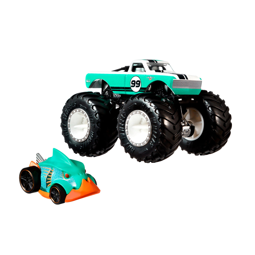Hot Wheels® Monster Trucks 1:64 ölçekli araçlar, 2'li paket; 1 adet metal Monster Truck aracı ve 1 adet araba