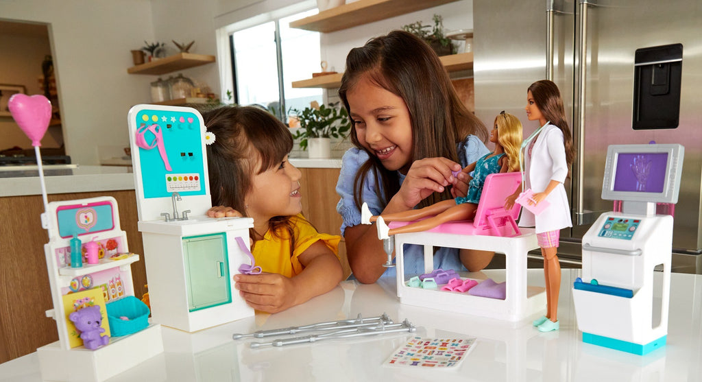 Barbie Alçı Kliniği Oyun Seti