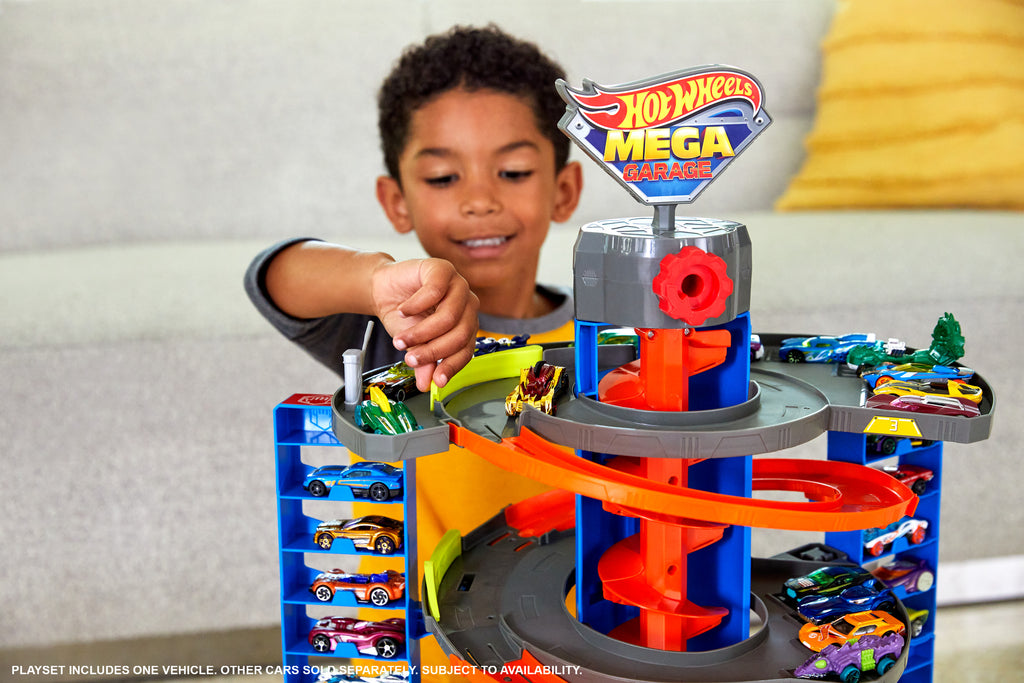 Hot Wheels City Mega Garaj Oyun Seti – Sarmal Asansörlü, 60+ Araç Kapasiteli Pist Seti, 1 Adet 1:64 Araç Dahil (GTT95)
