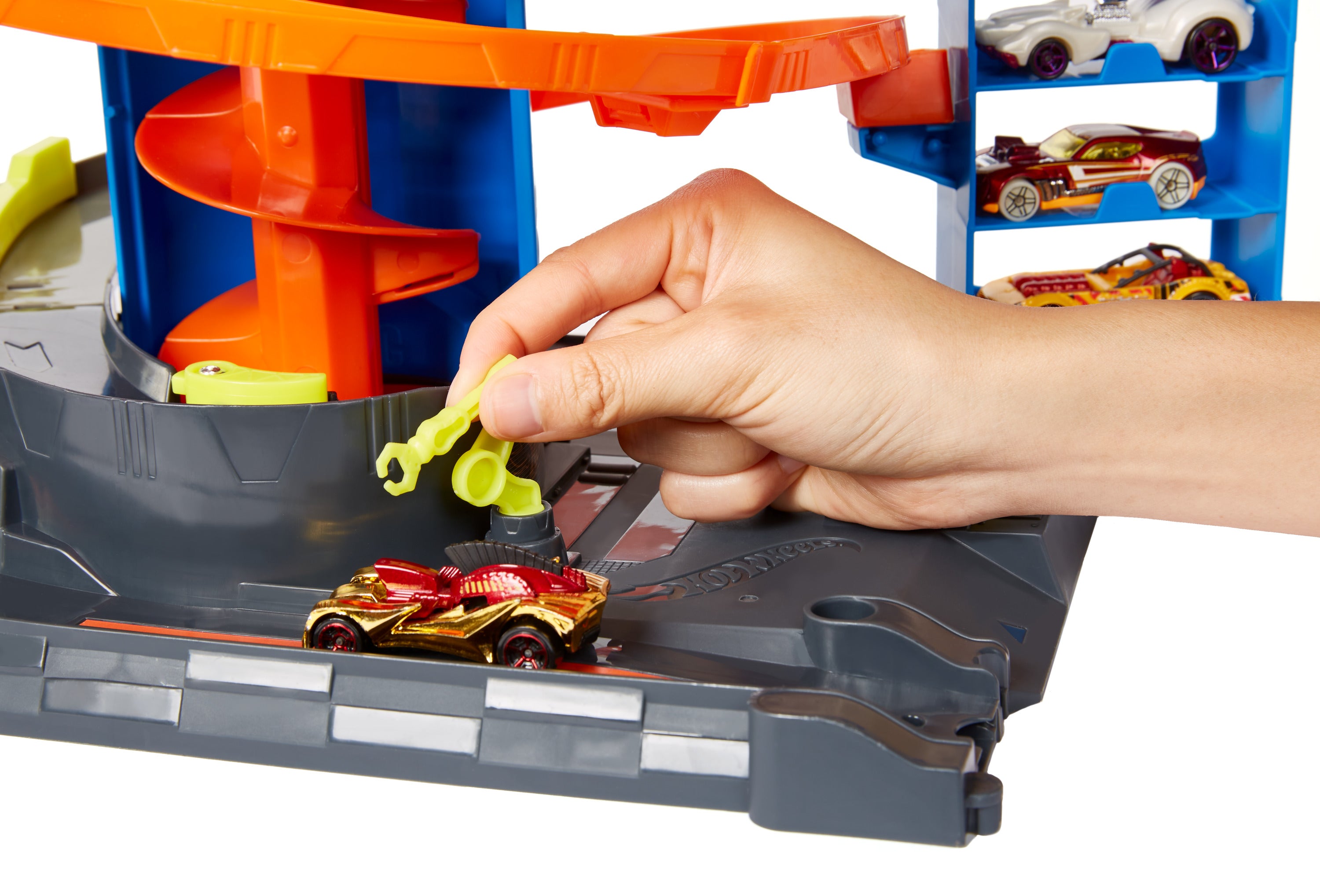 Hot Wheels City Mega Garaj Oyun Seti – Sarmal Asansörlü, 60+ Araç Kapasiteli Pist Seti, 1 Adet 1:64 Araç Dahil (GTT95)