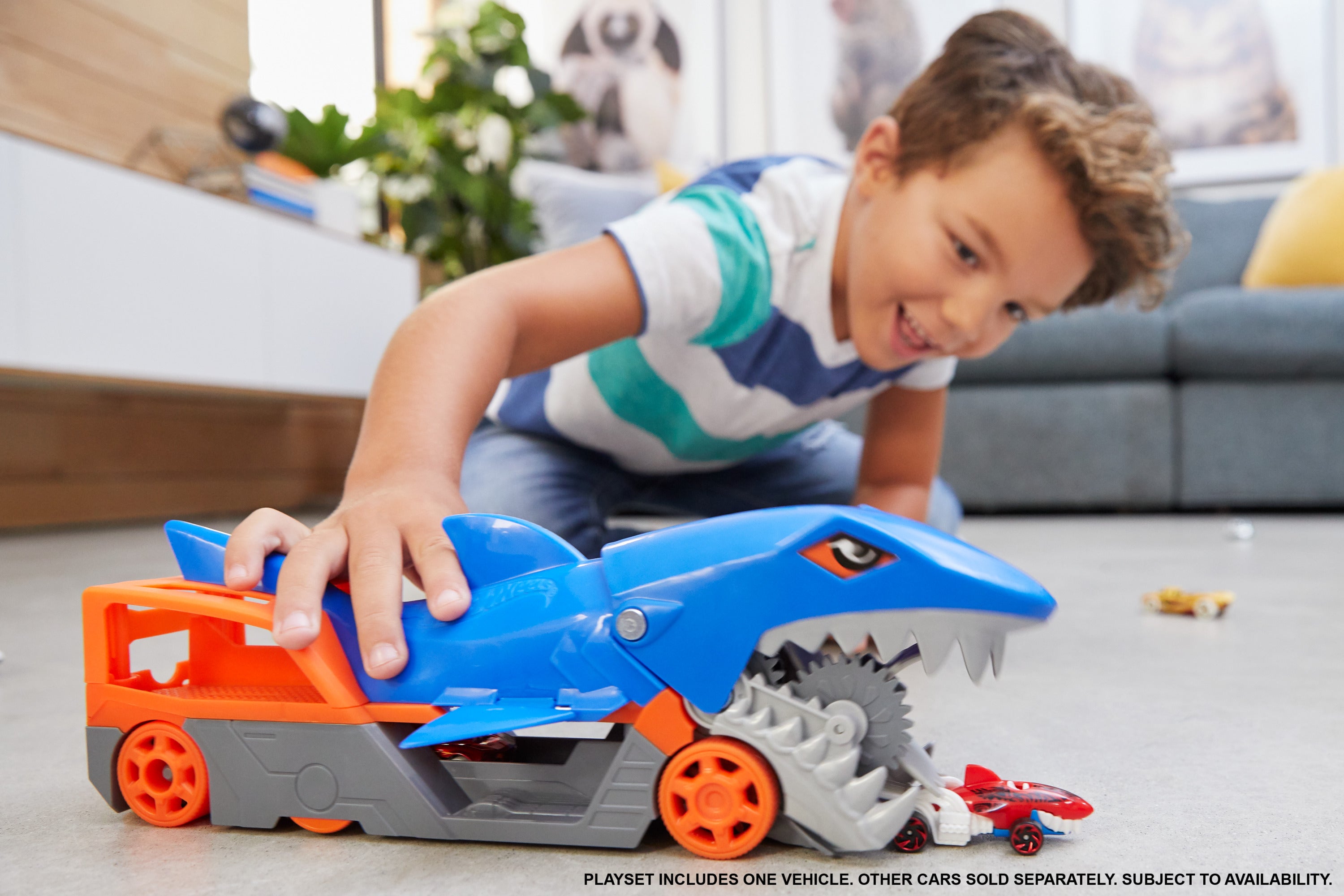 Hot Wheels Köpek Balığı Taşıyıcı Oyun Seti – 1:64 Ölçekli Araba Dahil, 4-8 Yaş