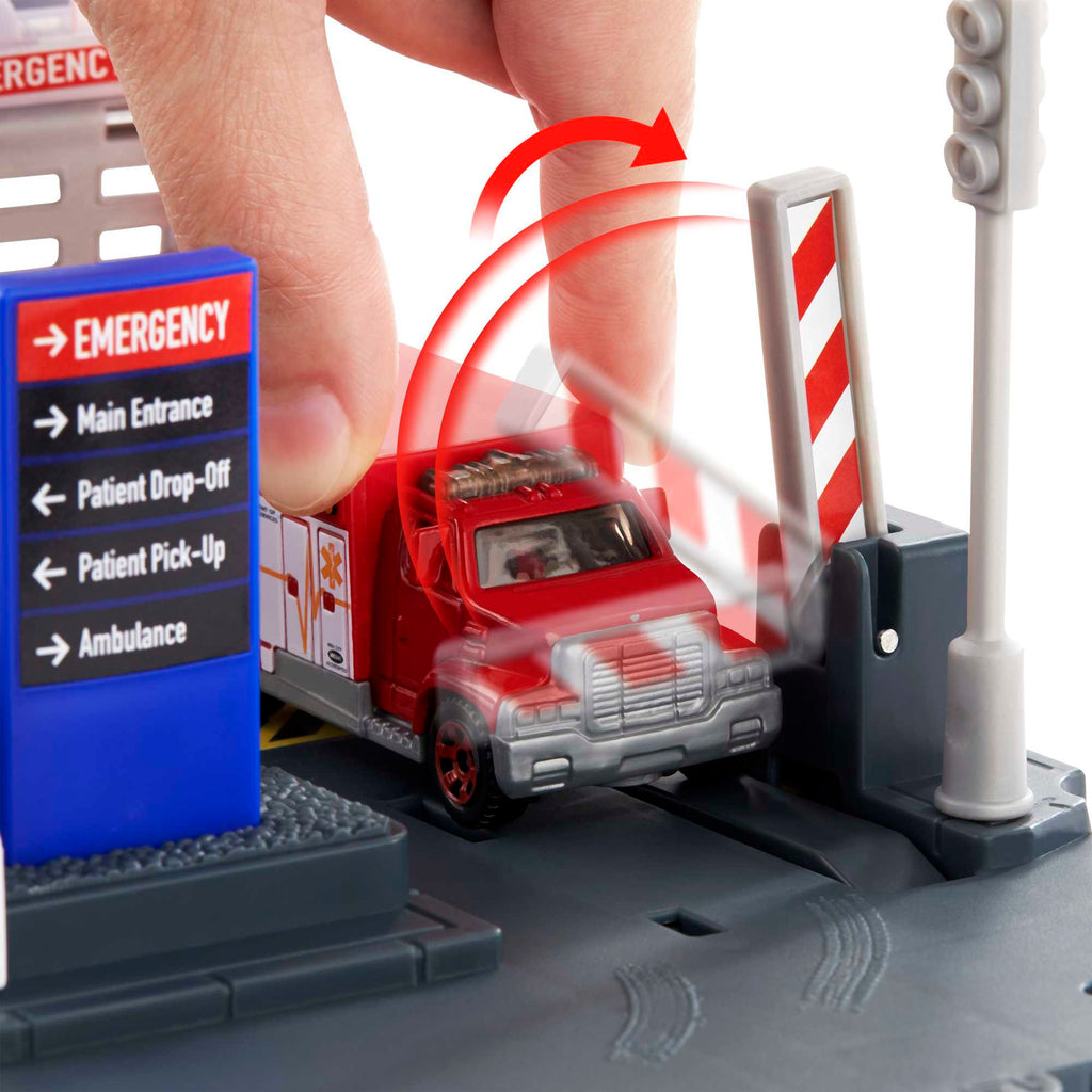 Matchbox Aksiyon Sürücüleri Kurtarma Helikopteri Oyun Seti, 1:64 Ölçekli 1 Adet Ambulans ve Araba Taşıyabilen, Dönen Pervaneli Helikopter İle GVY83