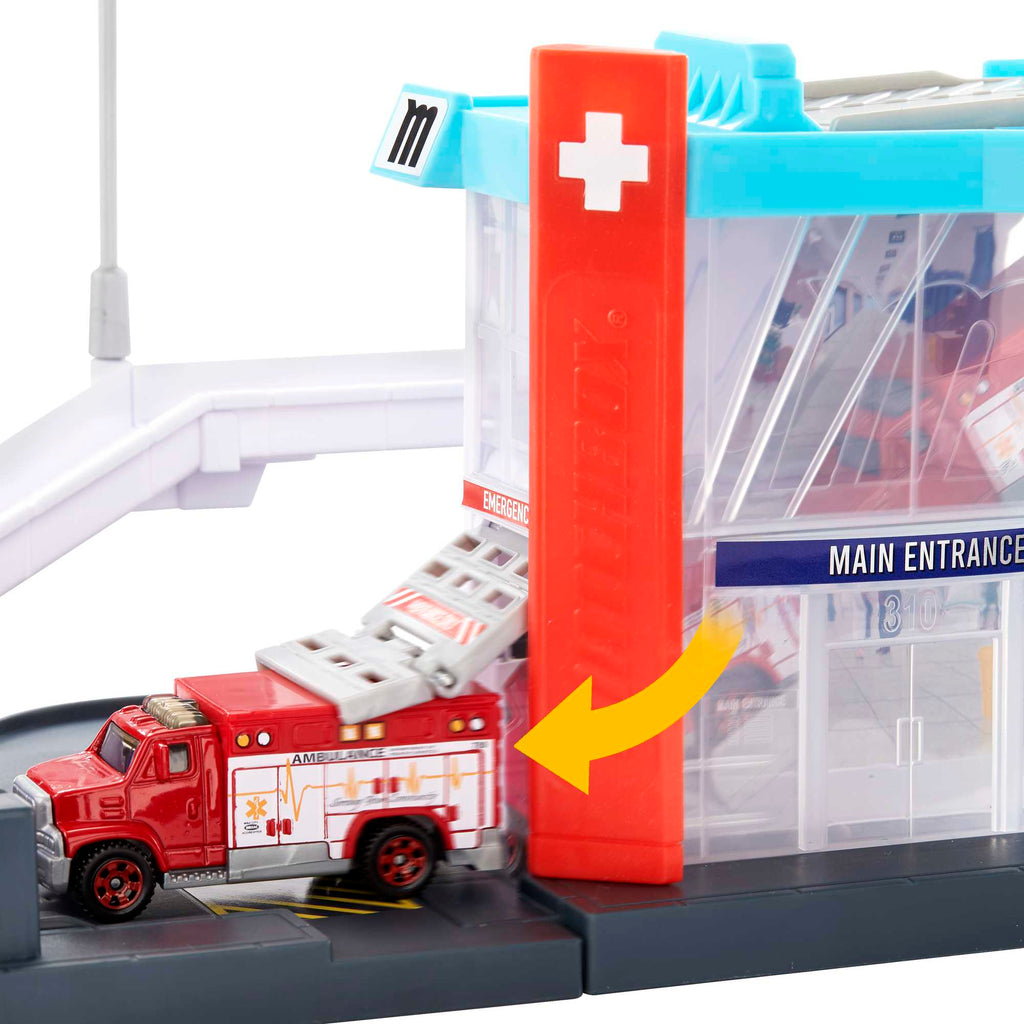 Matchbox Aksiyon Sürücüleri Kurtarma Helikopteri Oyun Seti, 1:64 Ölçekli 1 Adet Ambulans ve Araba Taşıyabilen, Dönen Pervaneli Helikopter İle GVY83