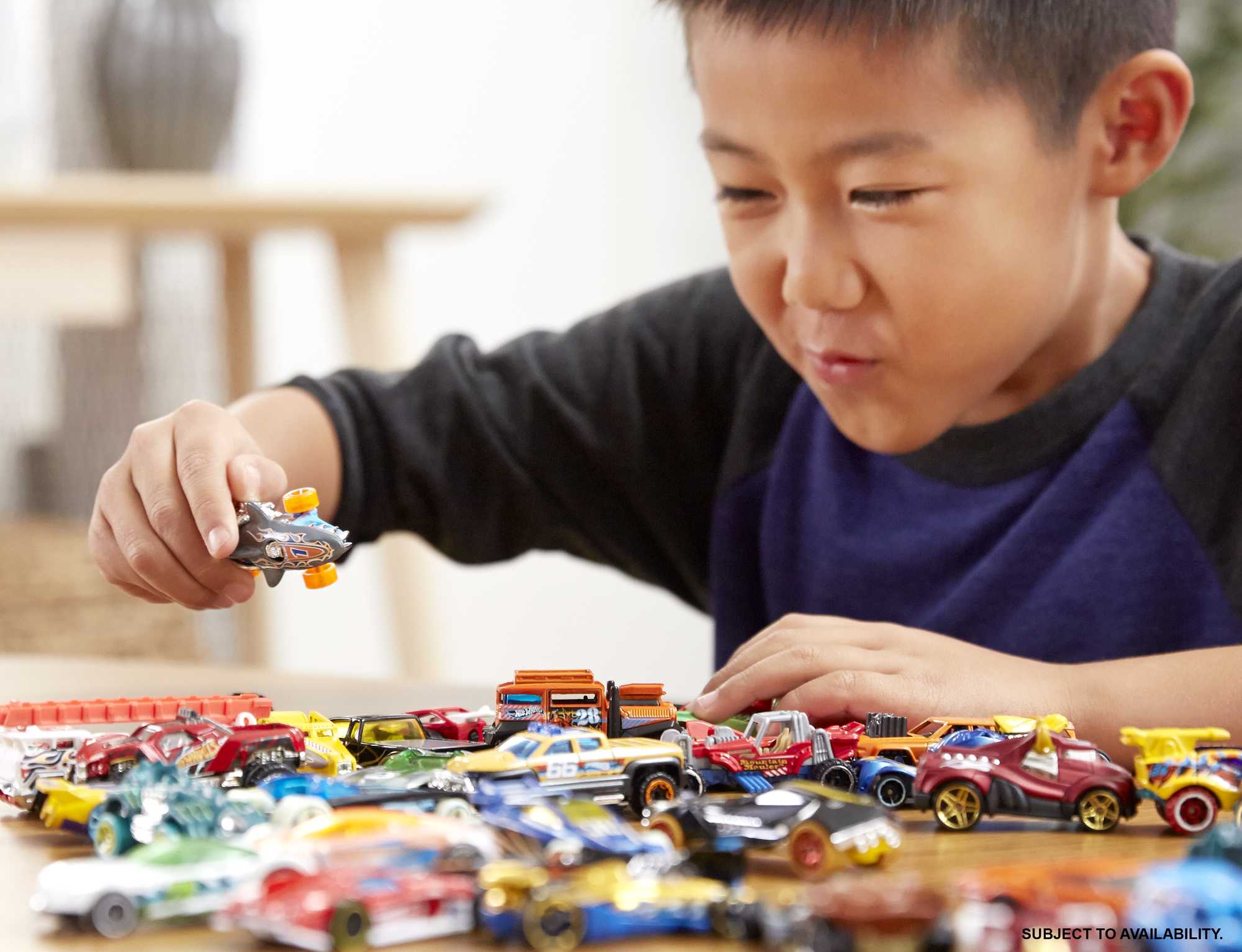 Hot Wheels Yirmili Araba Seti - Geniş Ürün Yelpazesi, Oyuncak Araba Koleksiyonu, 1:64 Ölçek H7045