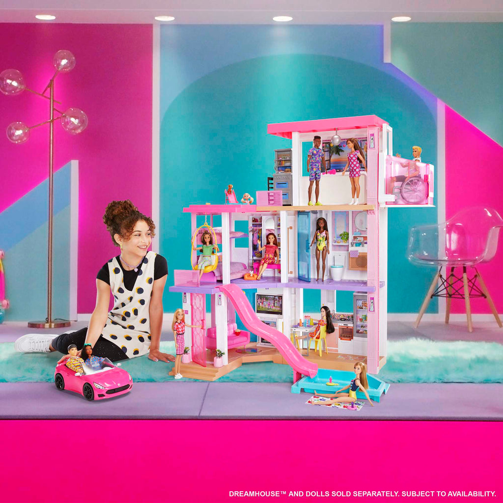 Dönen tekerlekleri olan, 2 kişilik, üstü açık Barbie® Araç, 3-7 yaş arası çocuklar için