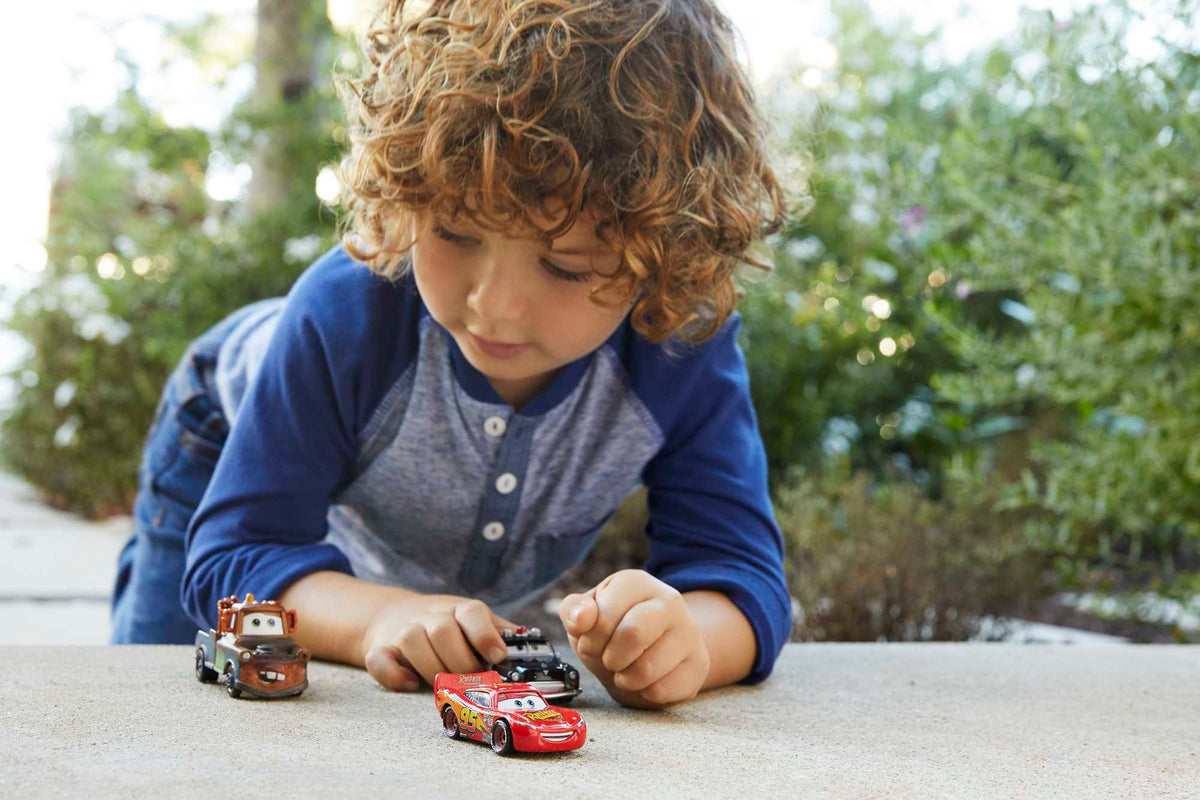 Disney ve Pixar Cars oyuncakları, 3 adet metal araç, Radyatör Kasabası